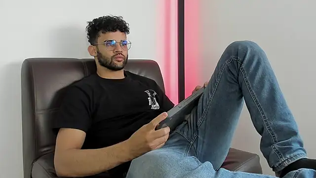 Snapshot of andrewChris_ chatting on 16, 9, 2025 andrewChris  online show from 16, 9, 2025