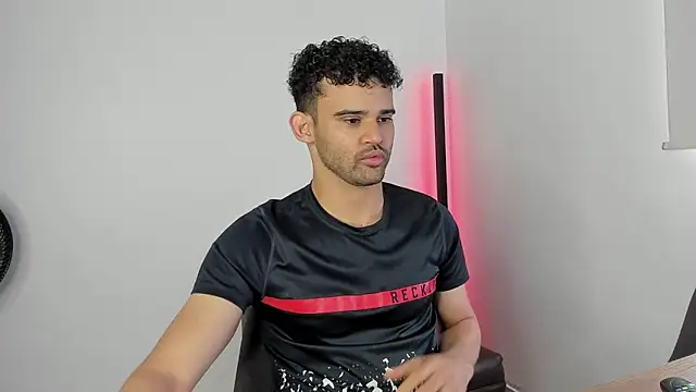 Snapshot of andrewChris_ chatting on 18, 9, 2025 andrewChris  online show from 18, 9, 2025