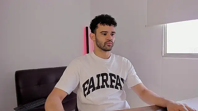 Snapshot of andrewChris_ chatting on 25, 9, 2025 andrewChris  online show from 25, 9, 2025