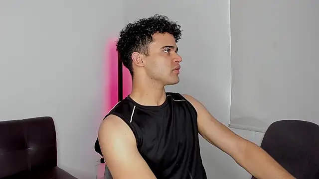 Snapshot of andrewChris_ chatting on 29, 9, 2025 andrewChris  online show from 29, 9, 2025