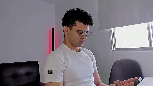 Snapshot of andrewChris_ chatting on 30, 9, 2025 andrewChris  online show from 30, 9, 2025