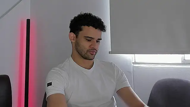 Snapshot of andrewChris_ chatting on 6, 10, 2025 andrewChris  online show from 6, 10, 2025