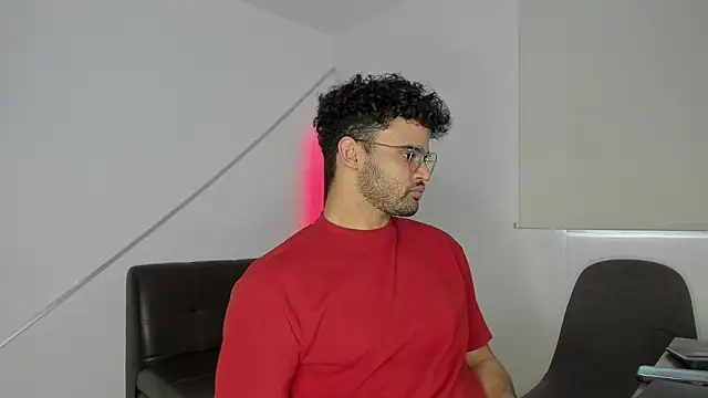 Snapshot of andrewChris_ chatting on 9, 10, 2025 andrewChris  online show from 9, 10, 2025