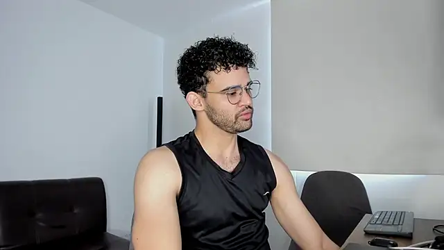 Snapshot of andrewChris_ chatting on 24, 10, 2025 andrewChris  online show from 24, 10, 2025