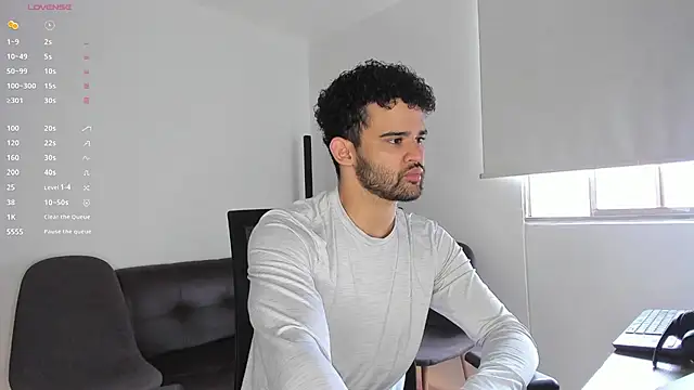 Snapshot of andrewChris_ chatting on 31, 10, 2025 andrewChris online show from 31, 10, 2025