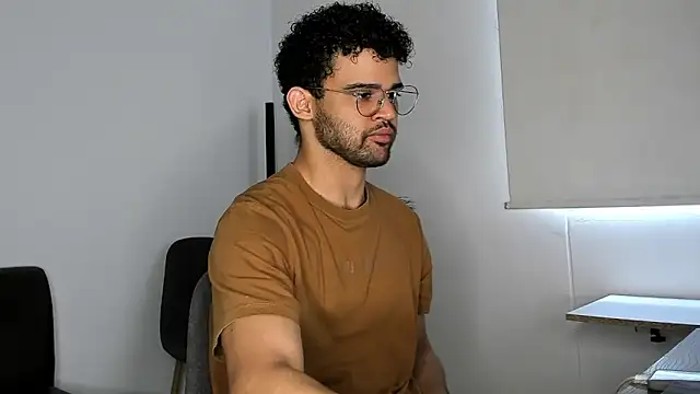 Snapshot of andrewChris_ chatting on 10, 11, 2025 andrewChris online show from 10, 11, 2025