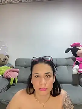 Snapshot of Leyna_Kenet chatting on 6, 12, 2024 Leyna Kenet online show from 6, 12, 2024