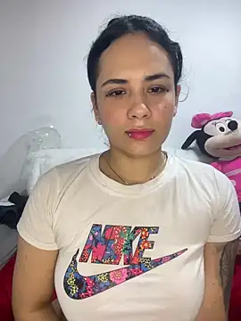 Snapshot of Leyna_Kenet chatting on 12, 12, 2024 Leyna Kenet online show from 12, 12, 2024