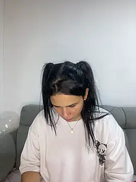 Snapshot of Leyna_Kenet chatting on 20, 12, 2024 Leyna Kenet online show from 20, 12, 2024