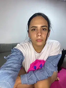 Snapshot of Leyna_Kenet chatting on 2, 3, 2025 Leyna Kenet online show from 2, 3, 2025