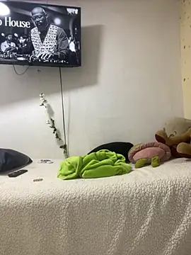 Snapshot of Leyna_Kenet chatting on 24, 10, 2025 Leyna Kenet online show from 24, 10, 2025