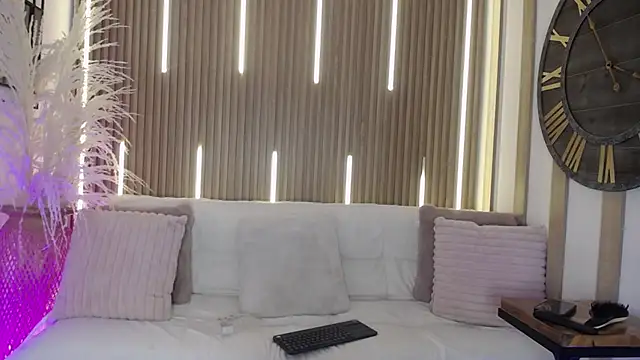 Aniie Doll online show from 19, 11, 2025