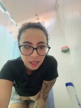 Snapshot of pola_adams_ chatting on 5, 10, 2025 pola adams online show from 5, 10, 2025