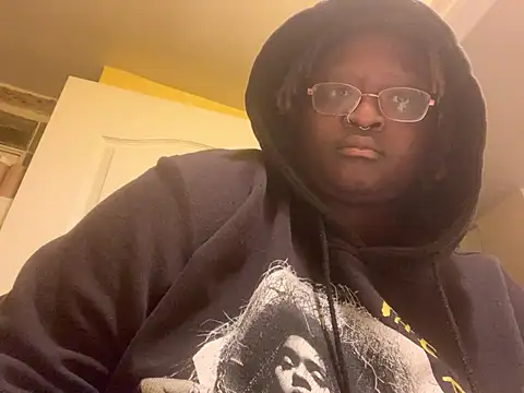 Snapshot of BigKittyRaven chatting on 4, 1, 2025 BigKittyRaven online show from 4, 1, 2025