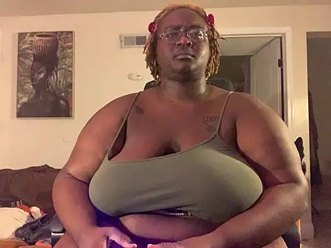 Snapshot of BigKittyRaven chatting on 12, 1, 2025 BigKittyRaven online show from 12, 1, 2025