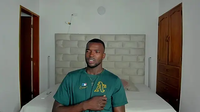 Snapshot of Dylan_Taylor chatting on 9, 2, 2026 Dylan Taylor online show from 9, 2, 2026