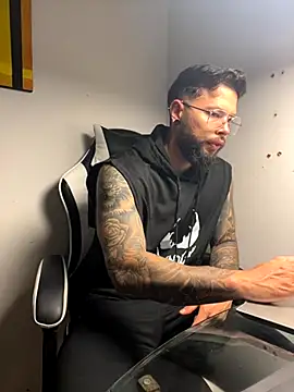 Snapshot of connor_santtos chatting on 20, 11, 2025 connor santtos online show from 20, 11, 2025