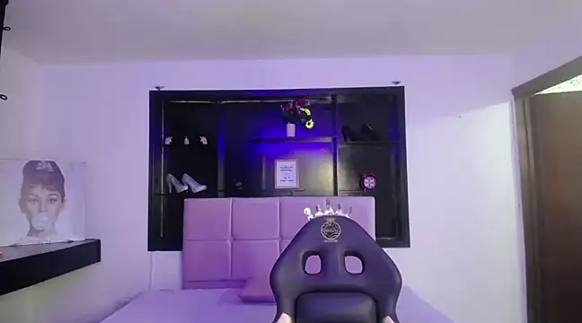 Angela Diaz  online show from 29, 1, 2025