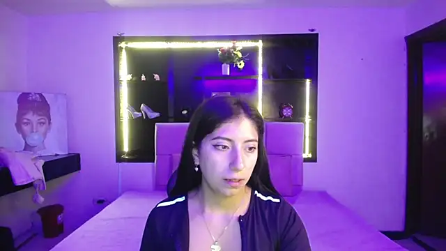 Angela Diaz  online show from 31, 1, 2025