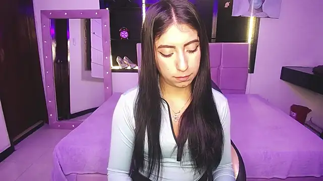 Angela Diaz  online show from 4, 2, 2025