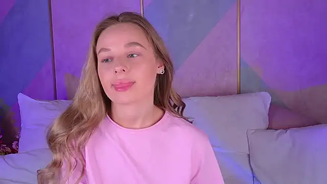 BeatriceEsmont online show from 19, 3, 2025