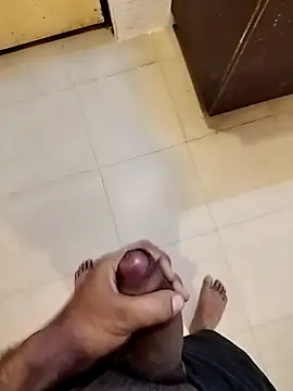 Snapshot of rhlagr85 chatting on 12, 11, 2025 rhlagr85 online show from 12, 11, 2025