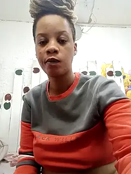 Snapshot of LolaTwerksXX chatting on 12, 10, 2025 LolaTwerksXX online show from 12, 10, 2025