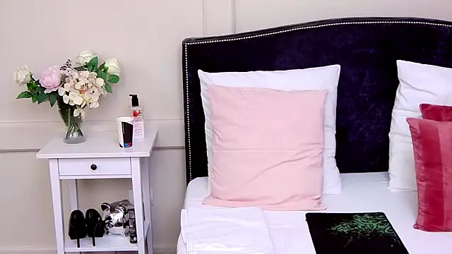 KatyNolan online show from 21, 2, 2025