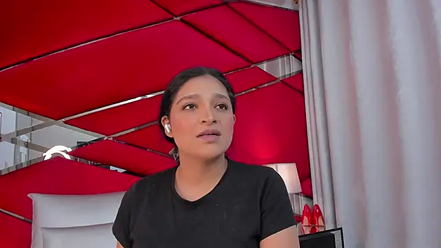 Snapshot of AdeleGray chatting on 7, 2, 2025 AdeleGray online show from 7, 2, 2025