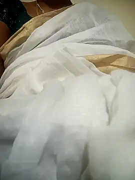 Snapshot of Cute-chinny chatting on 1, 2, 2025 Cute-chinny online show from 1, 2, 2025