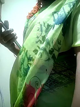 Snapshot of Cute-chinny chatting on 5, 2, 2025 Cute-chinny online show from 5, 2, 2025