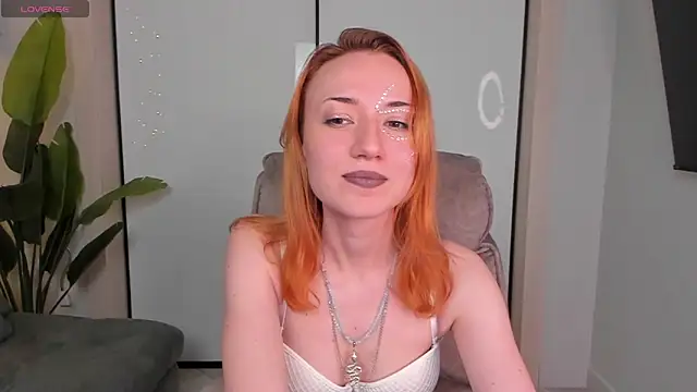 Snapshot of Maddy_Garcia chatting on 5, 1, 2025 Maddy Garcia online show from 5, 1, 2025