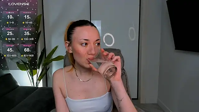 Snapshot of Maddy_Garcia chatting on 27, 2, 2025 Maddy Garcia online show from 27, 2, 2025