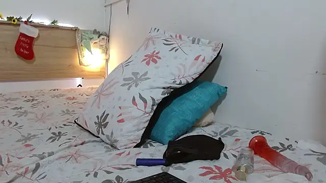 Snapshot of Emyli_rousse_ chatting on 17, 12, 2024 Emyli rousse online show from 17, 12, 2024