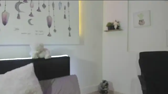 Snapshot of Emyli_rousse_ chatting on 18, 12, 2024 Emyli rousse online show from 18, 12, 2024