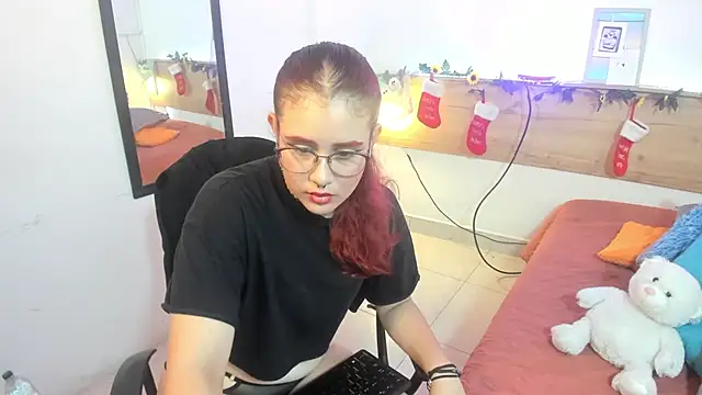 Snapshot of Emyli_rousse_ chatting on 24, 12, 2024 Emyli rousse online show from 24, 12, 2024