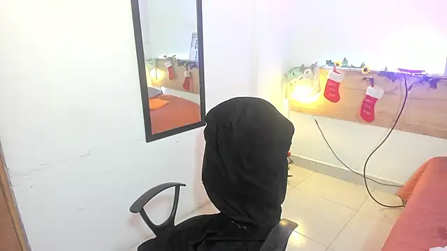 Snapshot of Emyli_rousse_ chatting on 24, 12, 2024 Emyli rousse online show from 24, 12, 2024