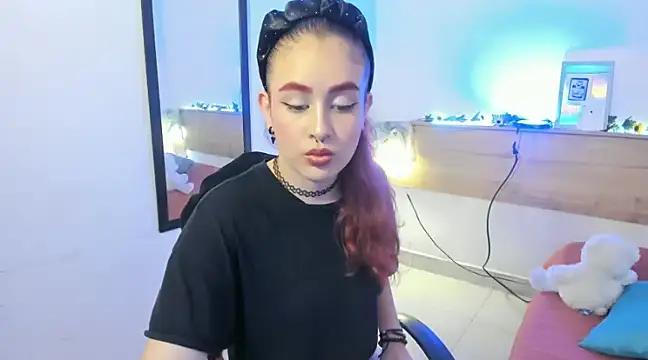 Snapshot of Emyli_rousse_ chatting on 4, 1, 2025 Emyli rousse online show from 4, 1, 2025