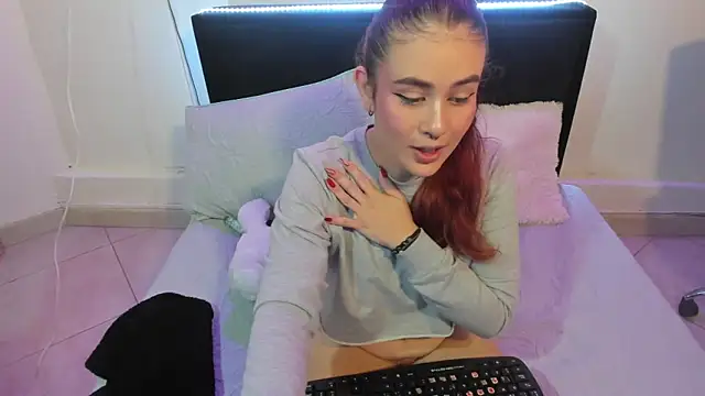 Snapshot of Emyli_rousse_ chatting on 11, 1, 2025 Emyli rousse online show from 11, 1, 2025