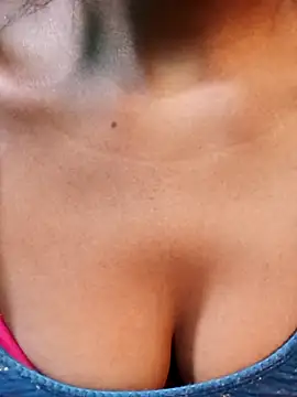 Snapshot of Kajal__Mehra chatting on 1, 12, 2025 Kajal Mehra online show from 1, 12, 2025