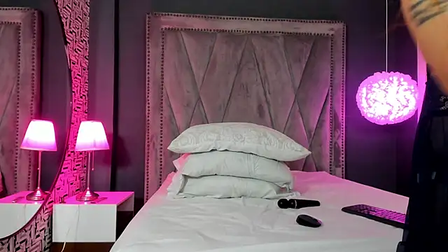 Pamela Johnsonn online show from 5, 1, 2026