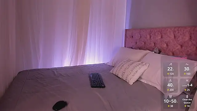 Lia Sweett  online show from 30, 1, 2025