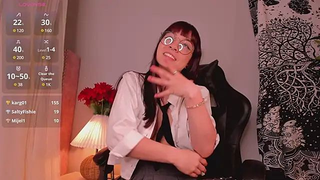 Lia Sweett  online show from 28, 2, 2025