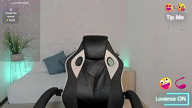 stephanya  online show from 11, 3, 2025