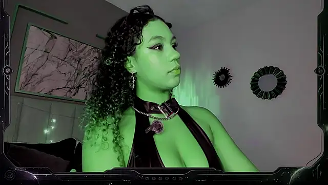 Snapshot of sade_jackson1 chatting on 10, 5, 2026 sade jackson1 online show from 10, 5, 2026