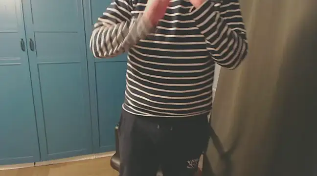 Snapshot of CuteMan33 chatting on 15, 12, 2024 CuteMan33 online show from 15, 12, 2024