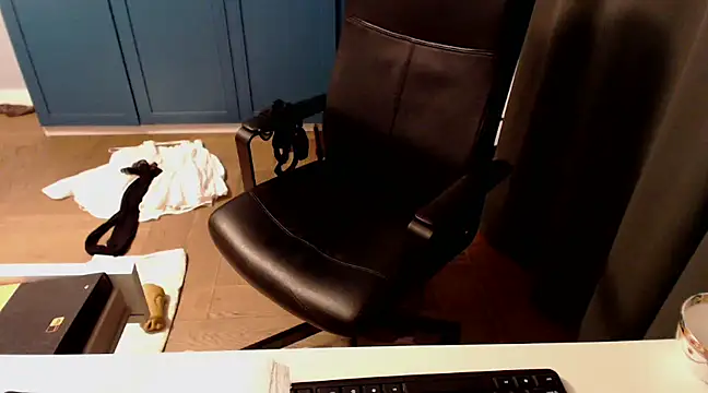 Snapshot of CuteMan33 chatting on 19, 3, 2025 CuteMan33 online show from 19, 3, 2025