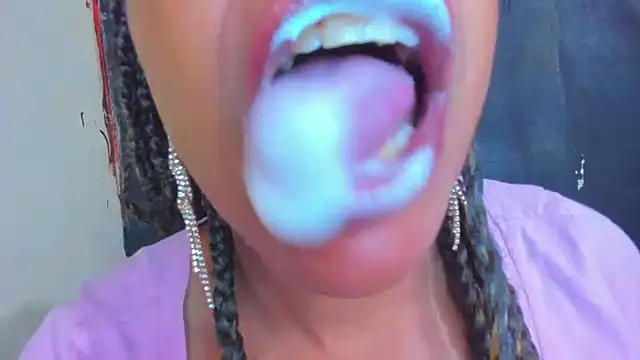 Snapshot of KamariaFyre chatting on 28, 9, 2025 KamariaFyre online show from 28, 9, 2025