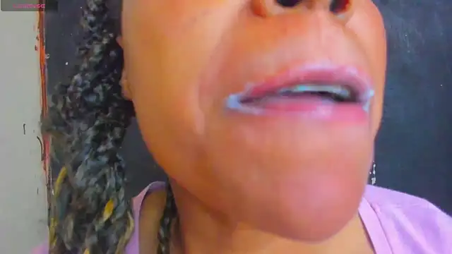 Snapshot of KamariaFyre chatting on 28, 10, 2025 KamariaFyre online show from 28, 10, 2025