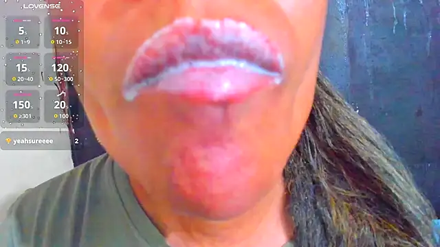 Snapshot of KamariaFyre chatting on 22, 11, 2025 KamariaFyre online show from 22, 11, 2025